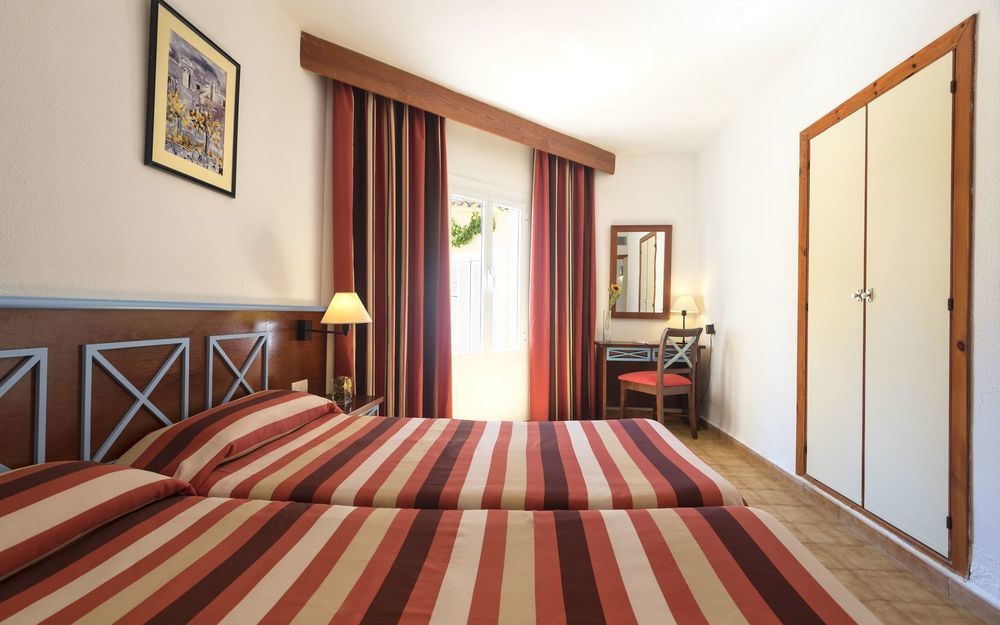 Marinda Garden Aparthotel Cala en Bosch Ngoại thất bức ảnh