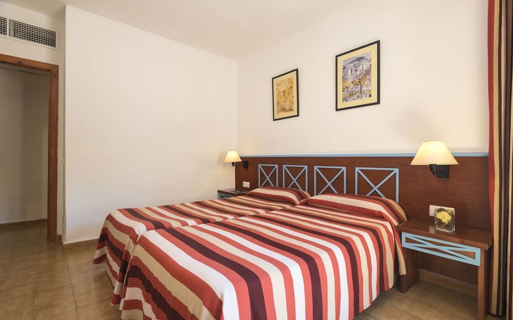 Marinda Garden Aparthotel Cala en Bosch Ngoại thất bức ảnh